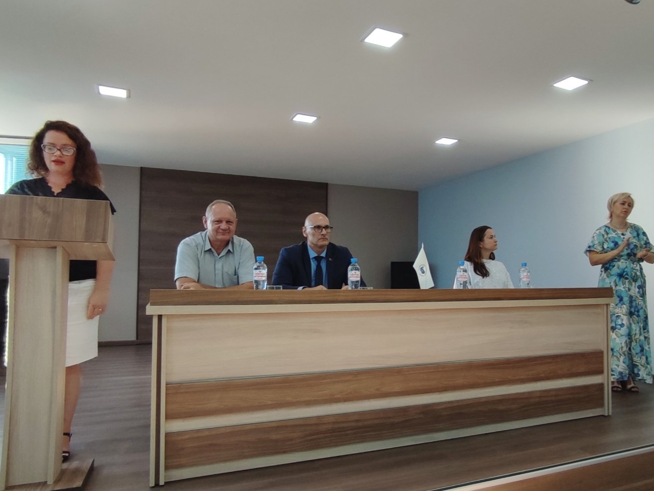 IMG 20de52143cf1f4807fb63b30297dc407 V